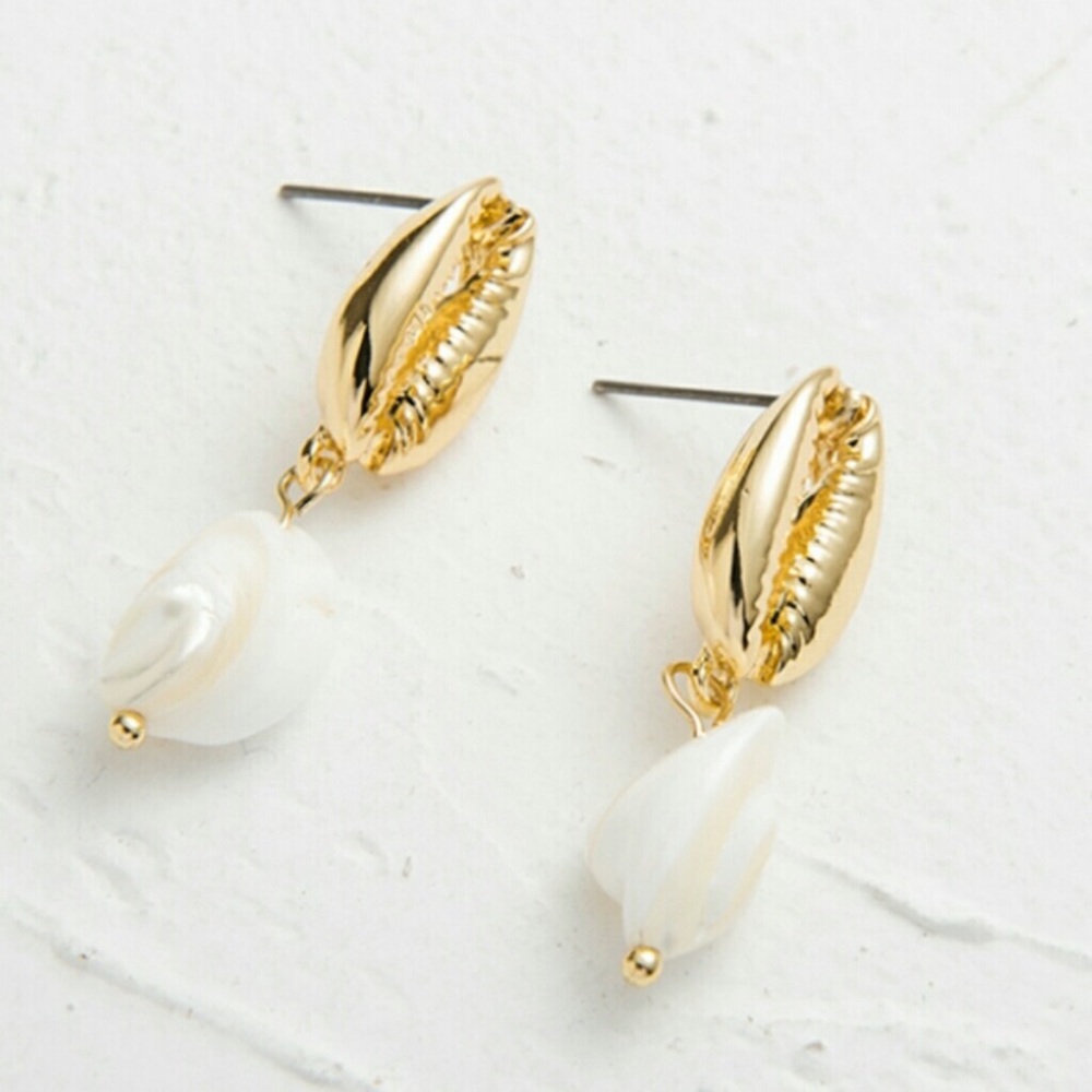 Mermaid natural shell gold stud post back dangle earrings - Picture 5 of 7